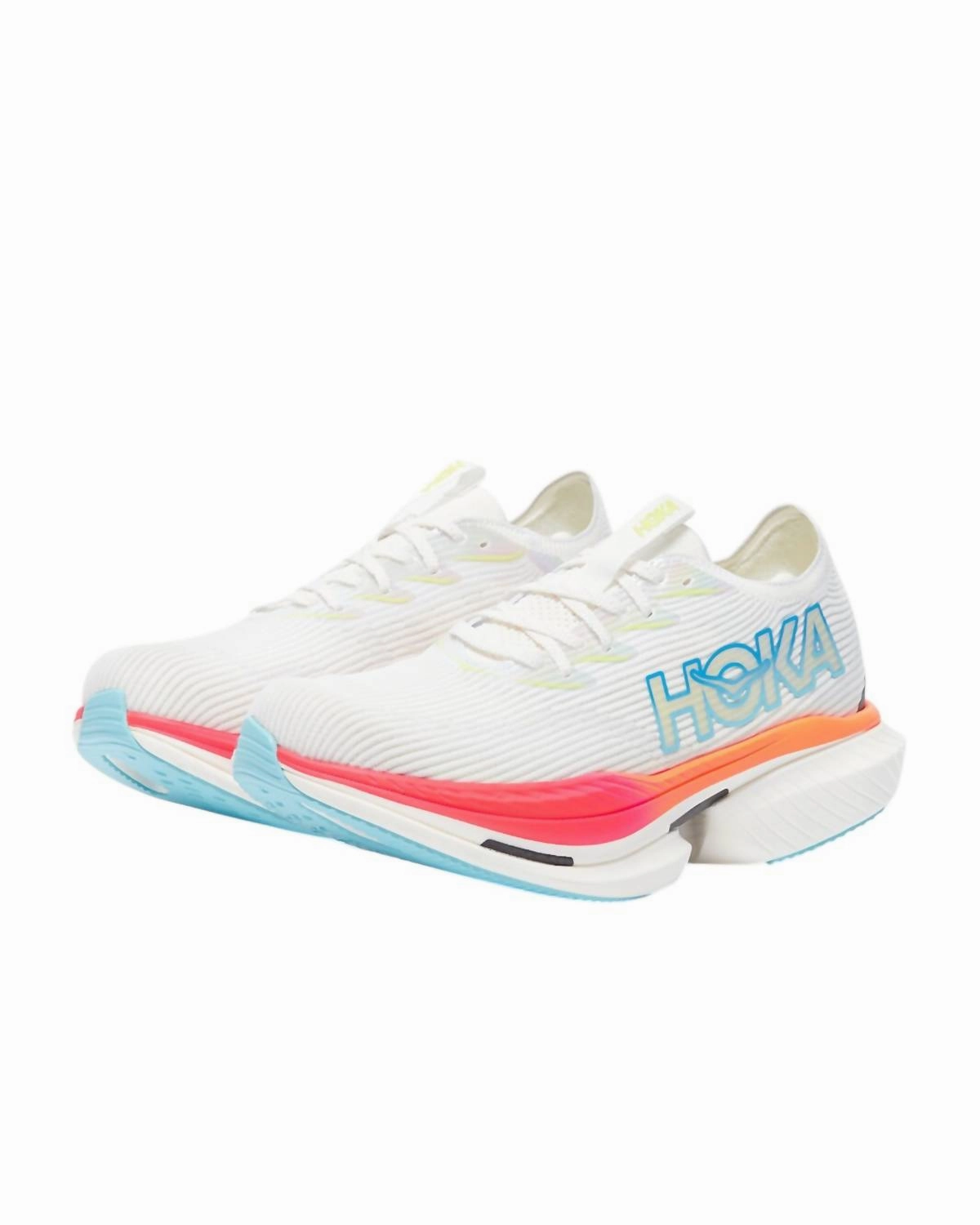 Men's Cielo X1 Shoes In Frost/cerise running in a mud pot area shoes