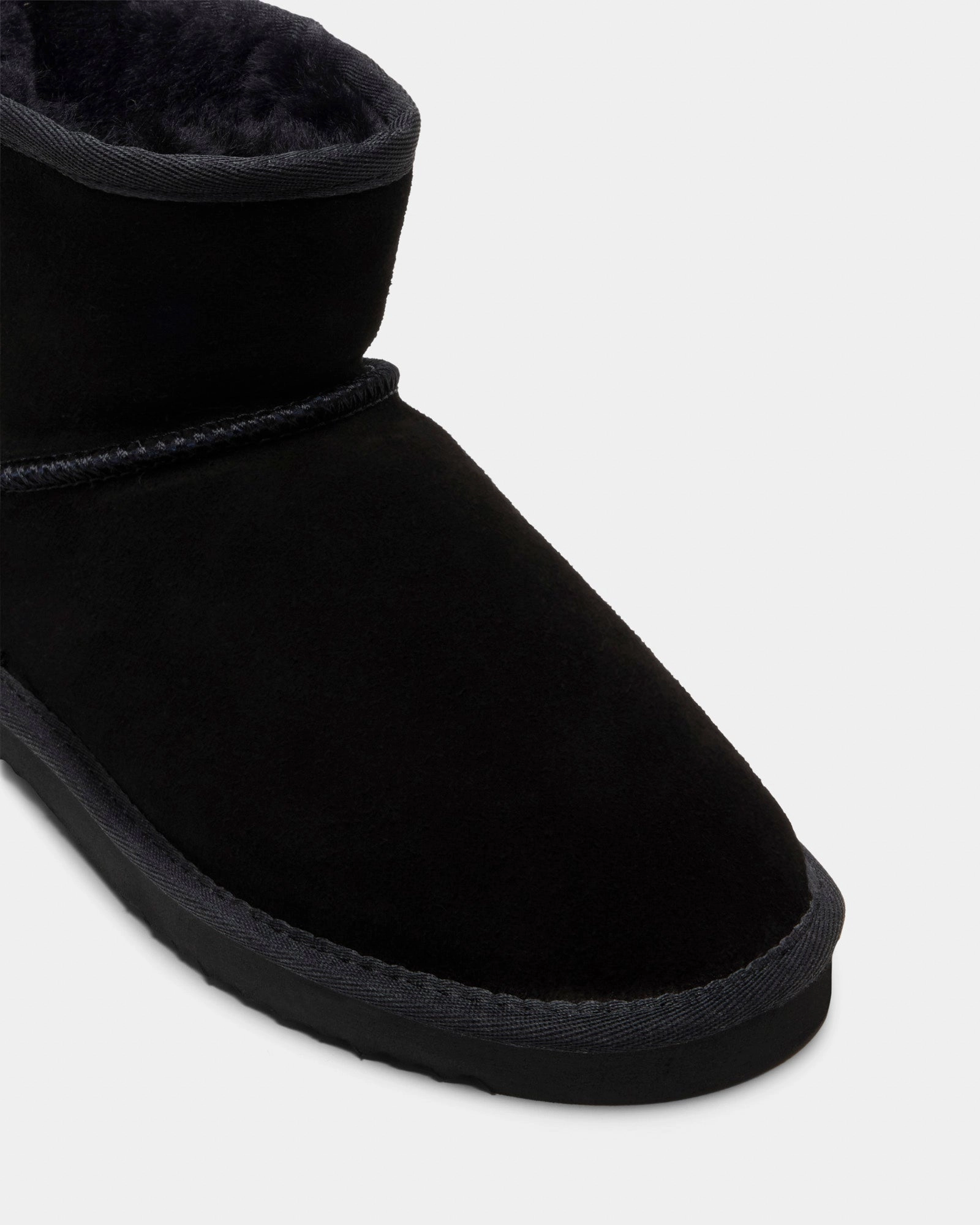 Shock Absorbing Urban Commute Jillaroo Ugg Black