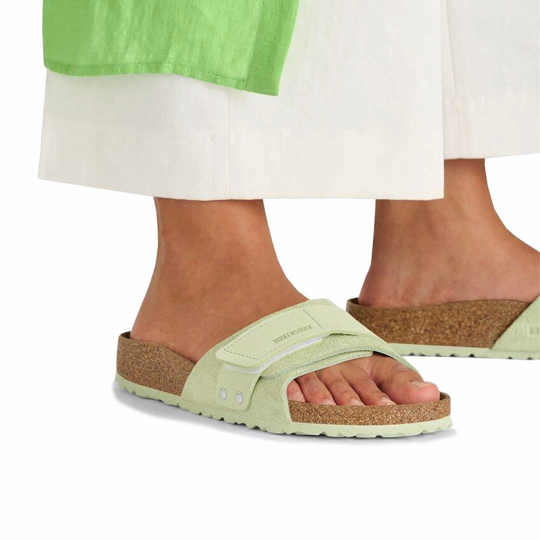 Market Walk Sporty Flats Birkenstock - Women's Oita Suede Leather Slides (Narrow) (1026482)