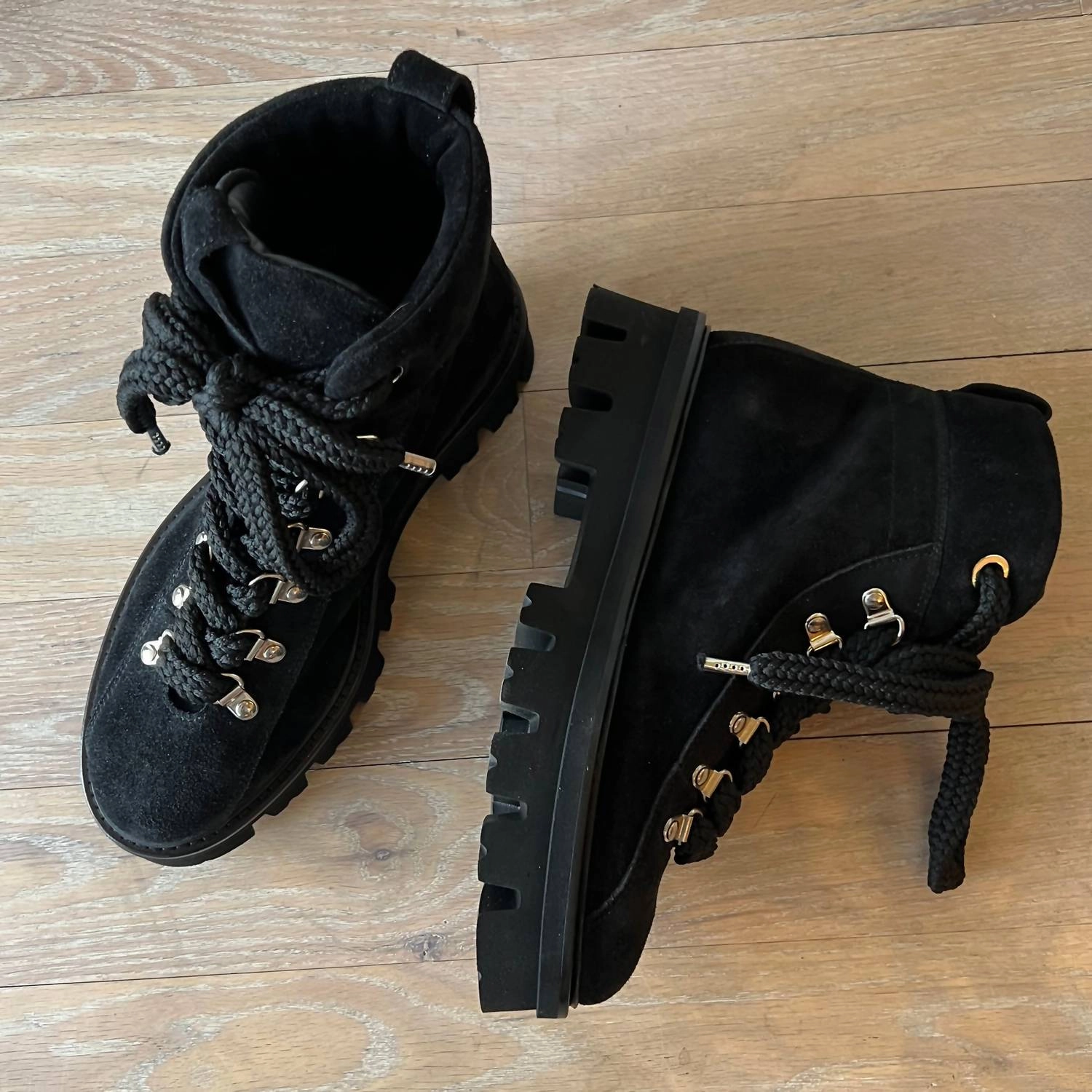 Rough Ground Women's Natalia Mountain Boot In Nero