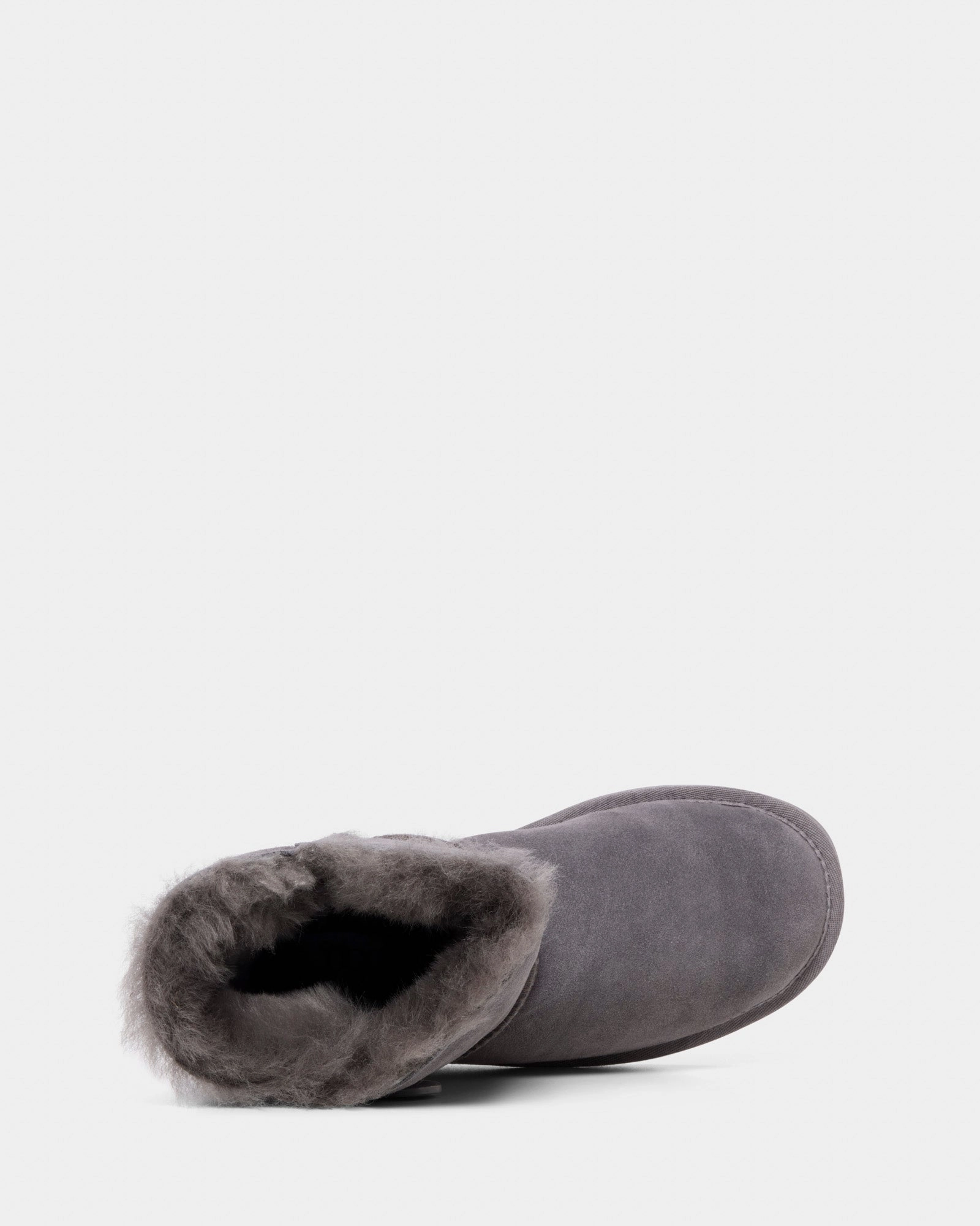 Button Ugg Dark Grey Soft Material Casual Outfit