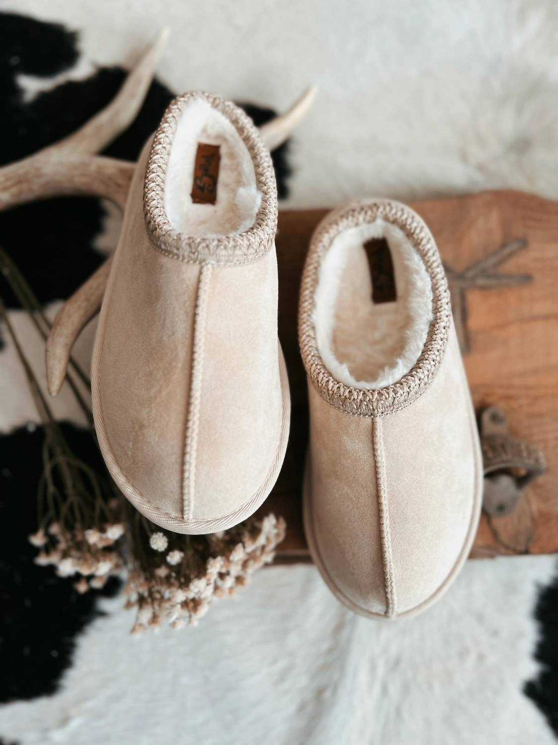 Women's Sparks Fuzzy Slippers In Cream Travel Fit Sandals Responsive Midsole