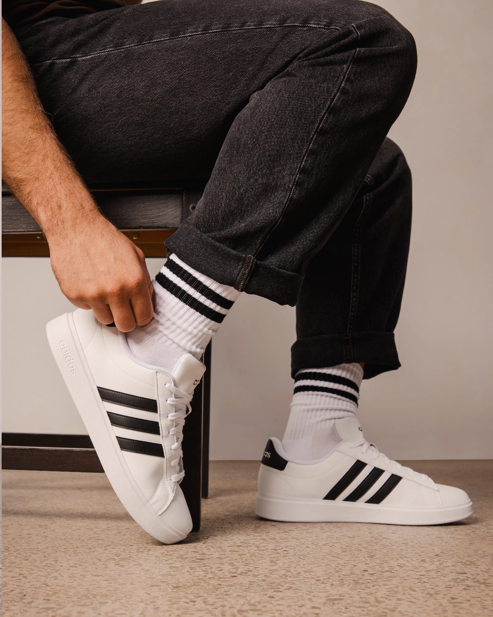 Grand Court 2.0 M White/Black right - foot shoe