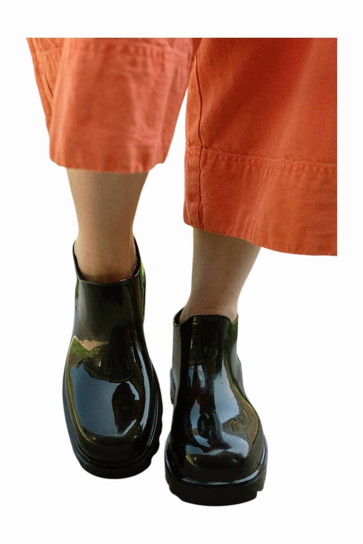 High Street Rain Boots In Black Cold Proof Minimal Design