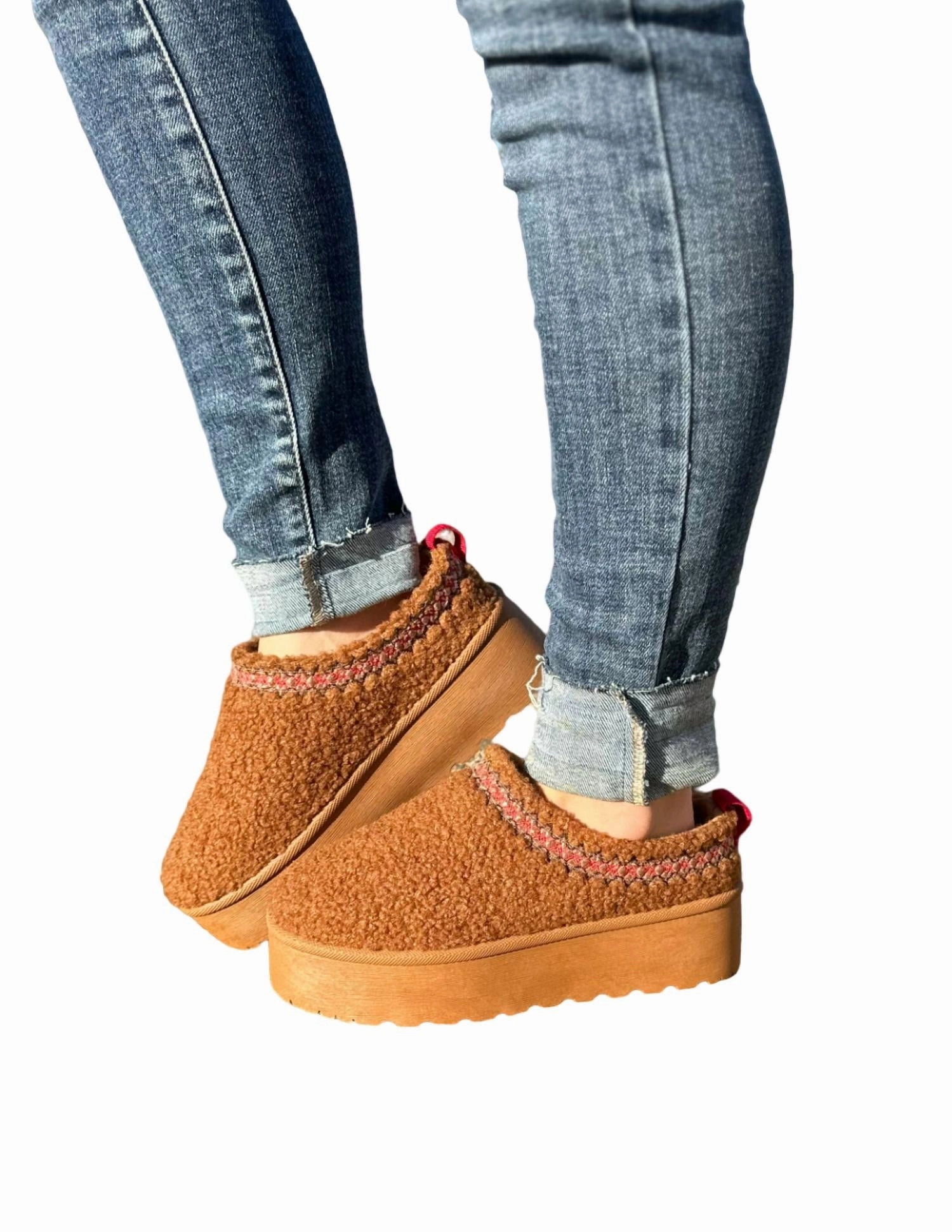 Practical Features In The Morning Sherpa Slippers In Brown