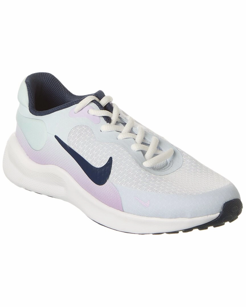 Cloud Walk Chase Step Nike Revolution 7 GS Sneaker