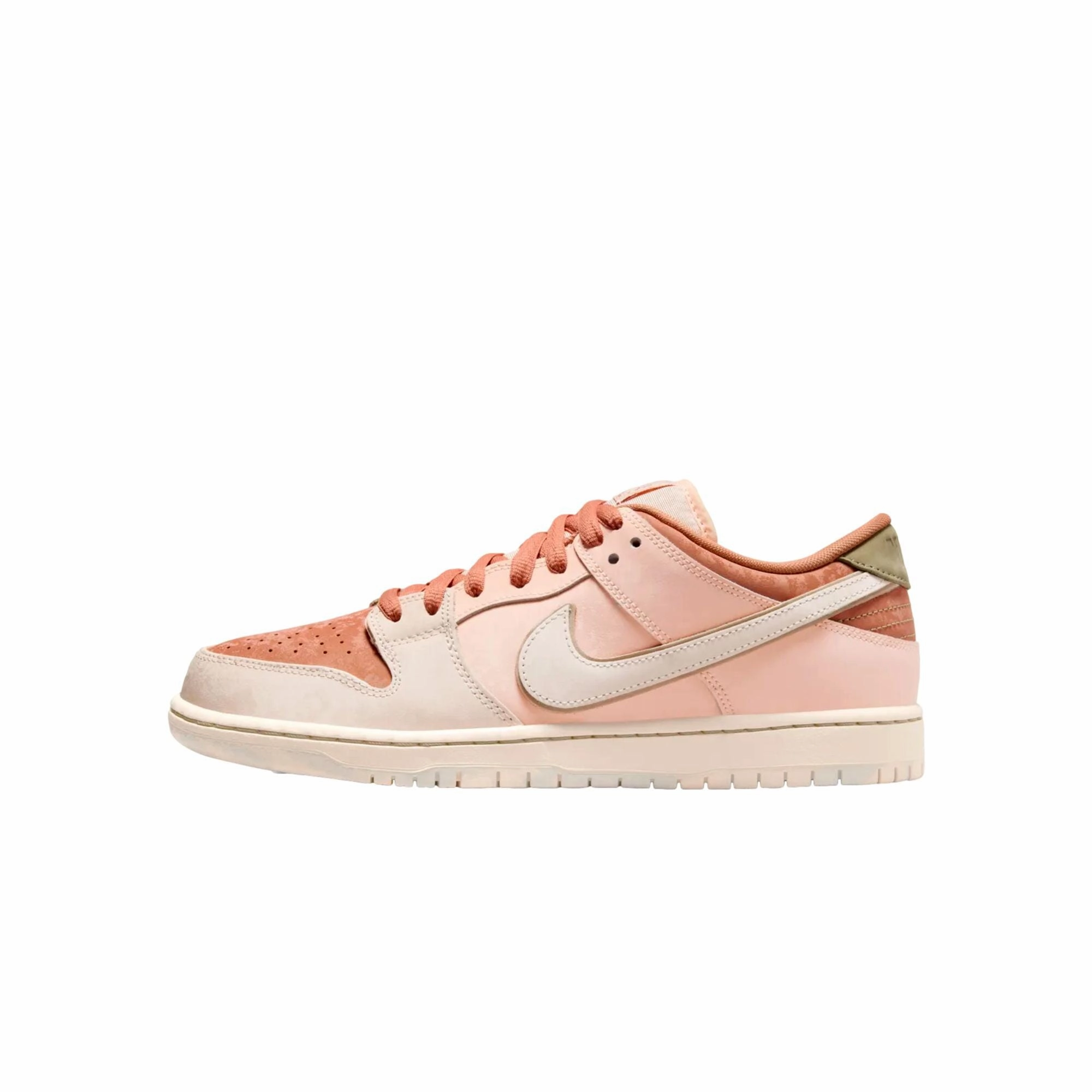 sweat - wicking shoes Nike SB Dunk Low Pro Premium Amber Brown/Guava Ice  FV5926-200 Men's