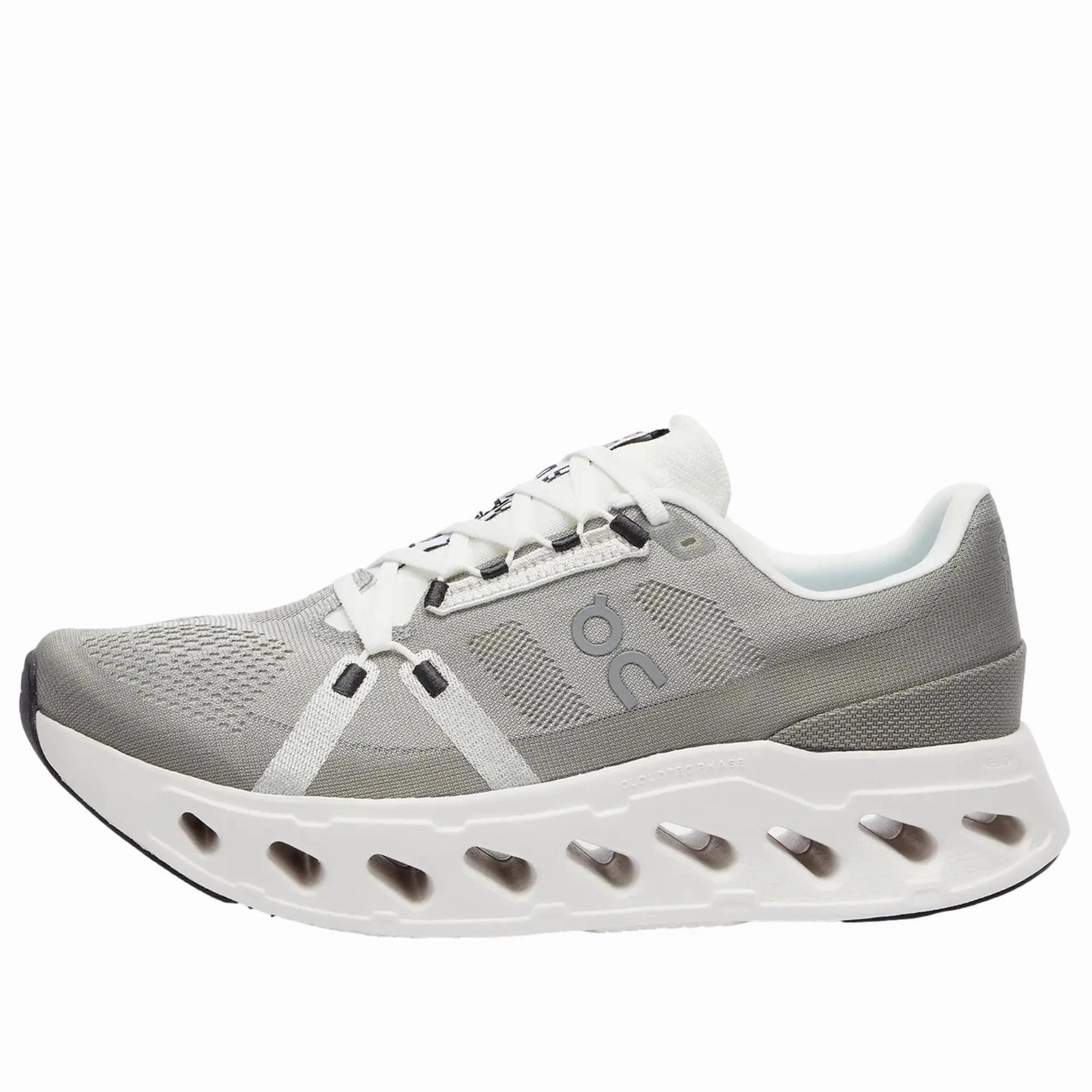 running in a stadium ON Cloudeclipse Alloy / White  3MD30092547 Men's