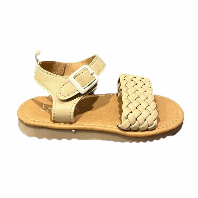 Nicole Miller Girls Nude Sandals Travel Outfit