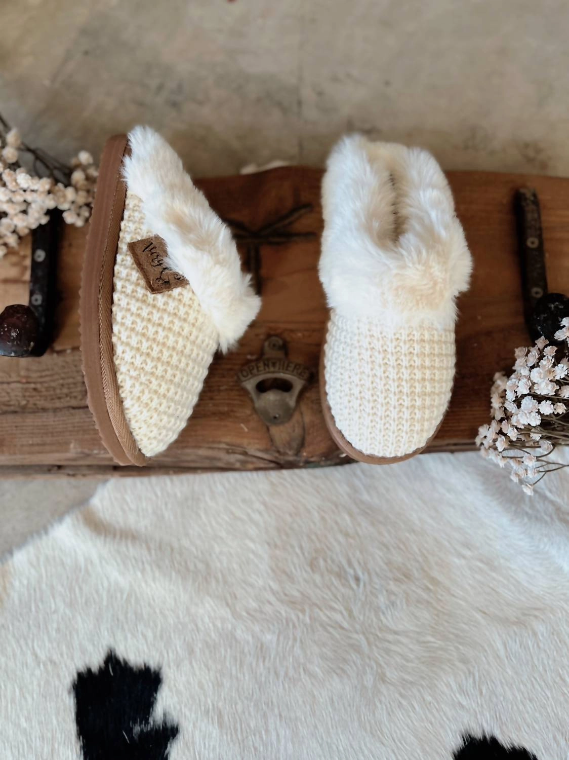 Women's Sweater Knit Fuzzy Slippers In Cream Flexible Comfort