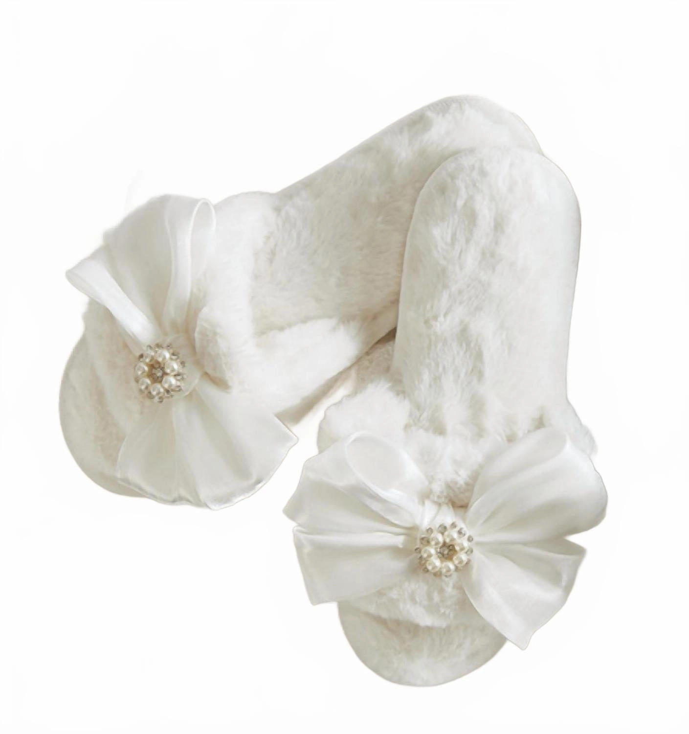Quick Slip Shoes portable R0693 - Pearl Bow Plush Slippers In White