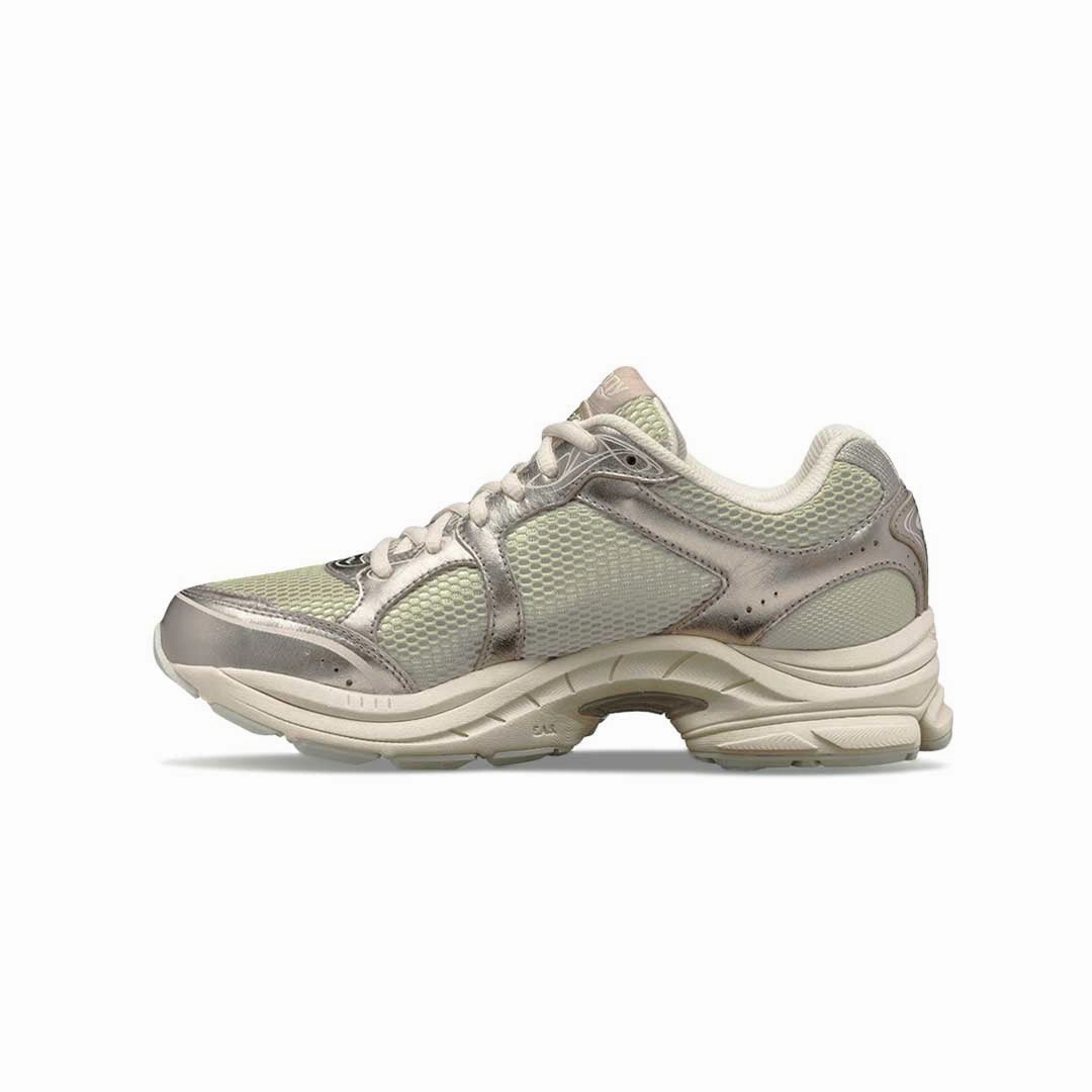 Saucony - Women's ProGrid Triumph 4 Shoes (S60771-1) foot - ventilation running shoes reflective gear