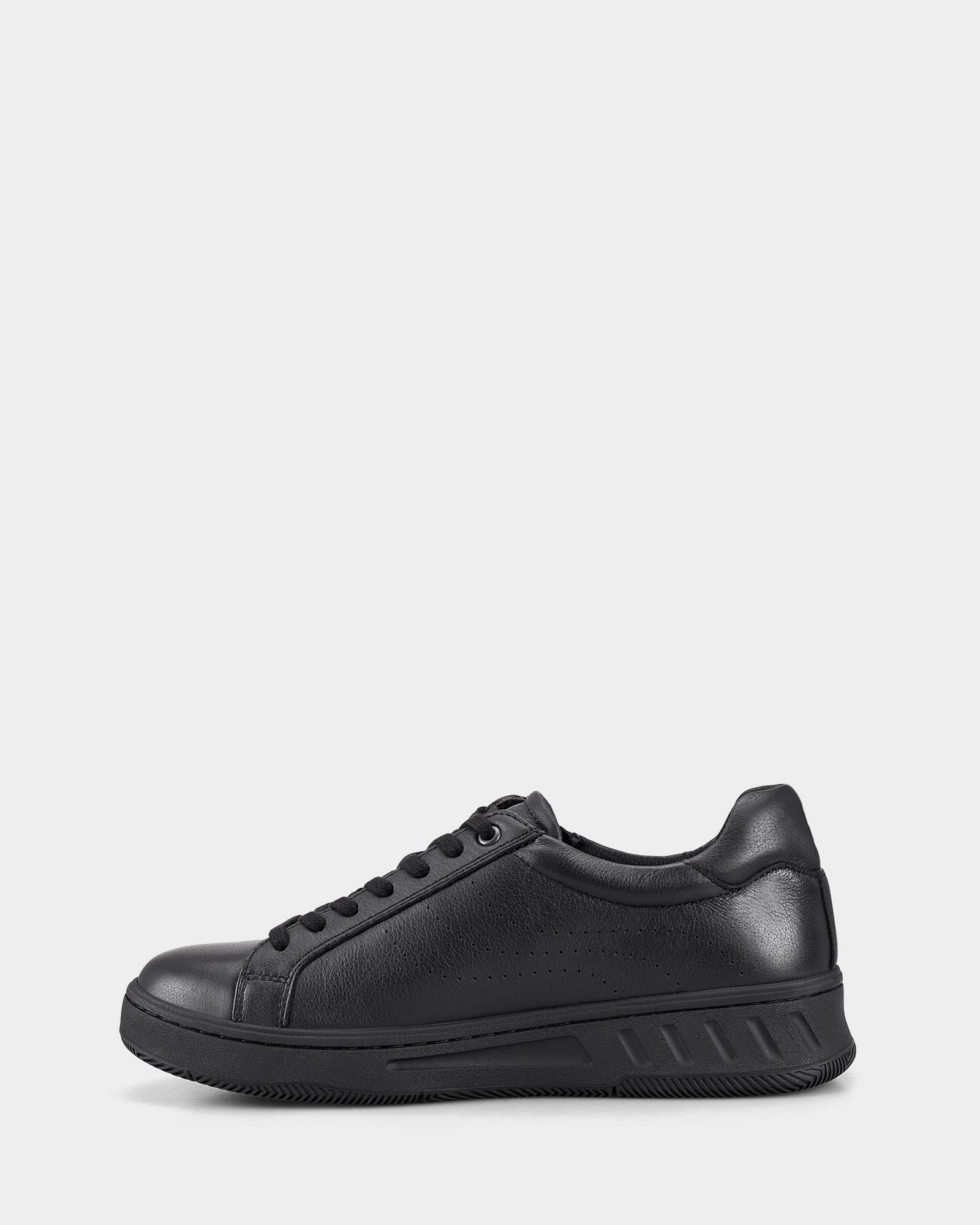 Spin Black/Black visible lacing shoes