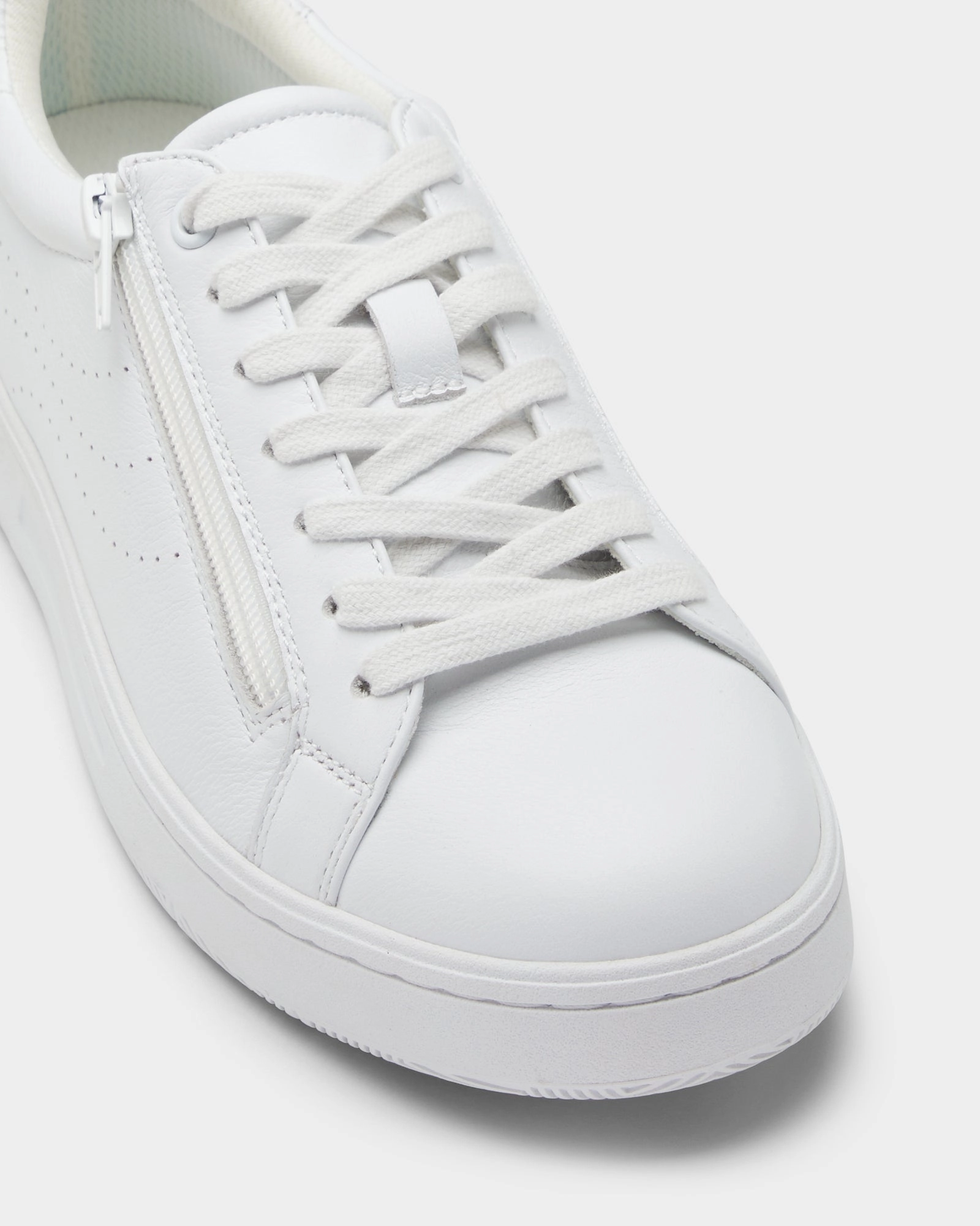 energy - return shoes celebrity - inspired Spin White/White