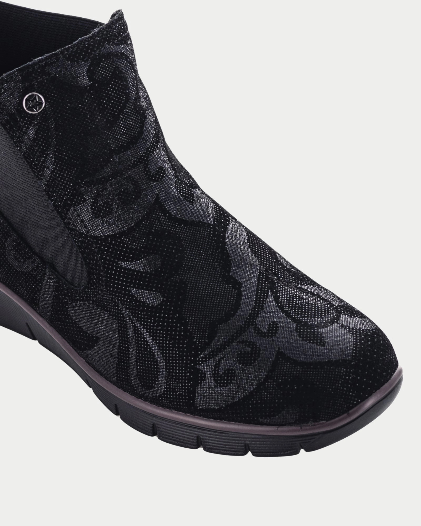 Seamless Comfort Nature Lover Protective Finish Weather Resistant User Corma Black Print