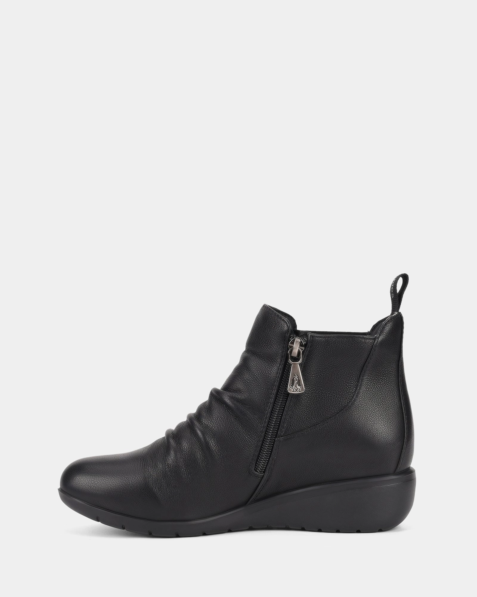 Dream Black Slip Resistant Urban Traveler