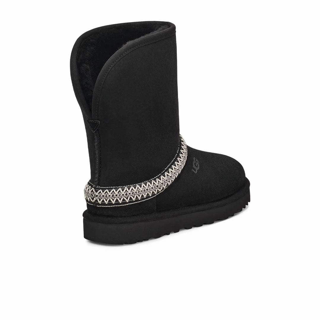UGG? - Women's Classic Short Crescent Boots (1161770-BLK) Protective Finish Adventure Seeker Comfort Lining Snowy Path