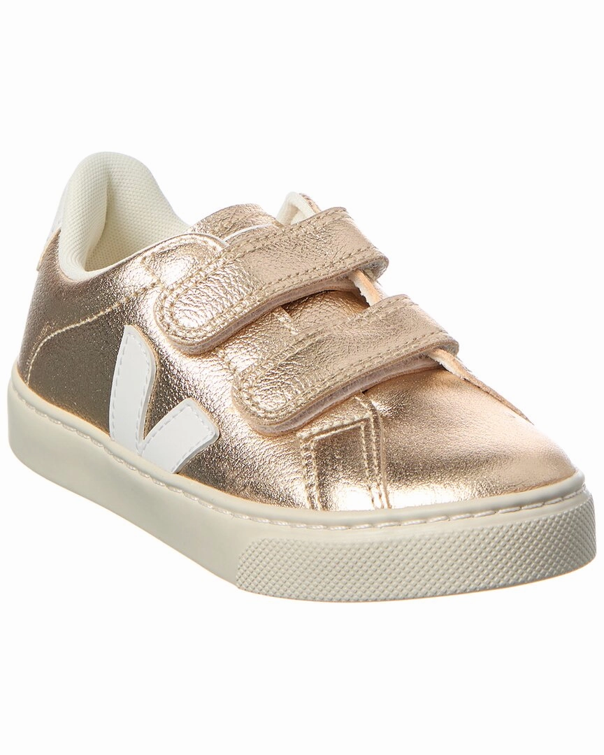 Morning Stride evening walk VEJA Small Esplar Leather Sneaker