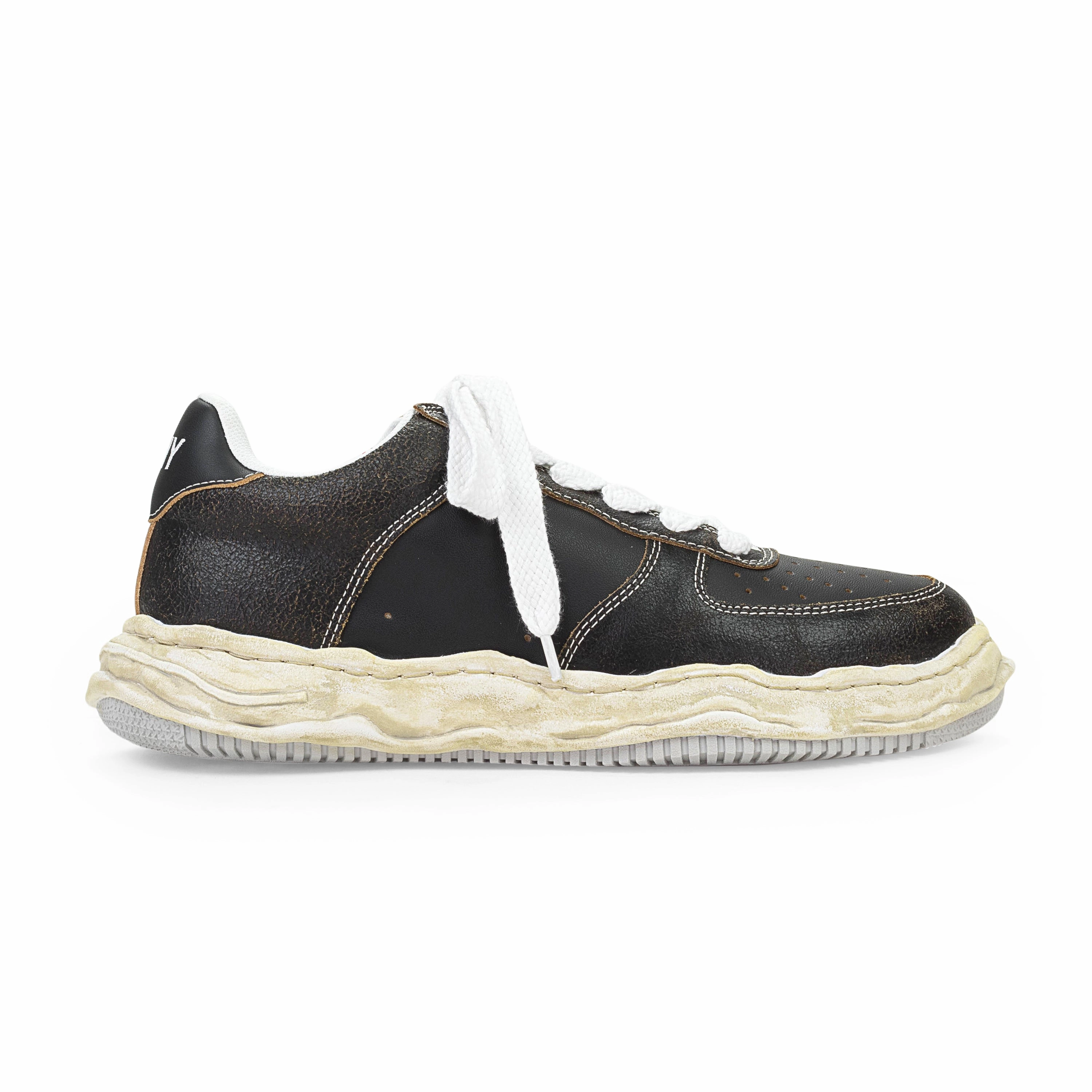 WAYNE LOW CRACKING BLACK LOW-TOP SNEAKER Flex Traction