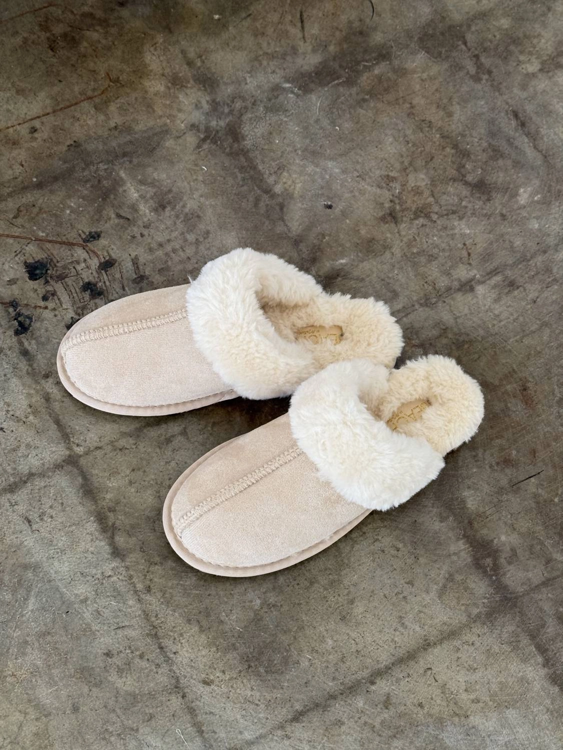 Women's Chill Fur Slippers In Natural Summer Slide Style Quick Sandal Step