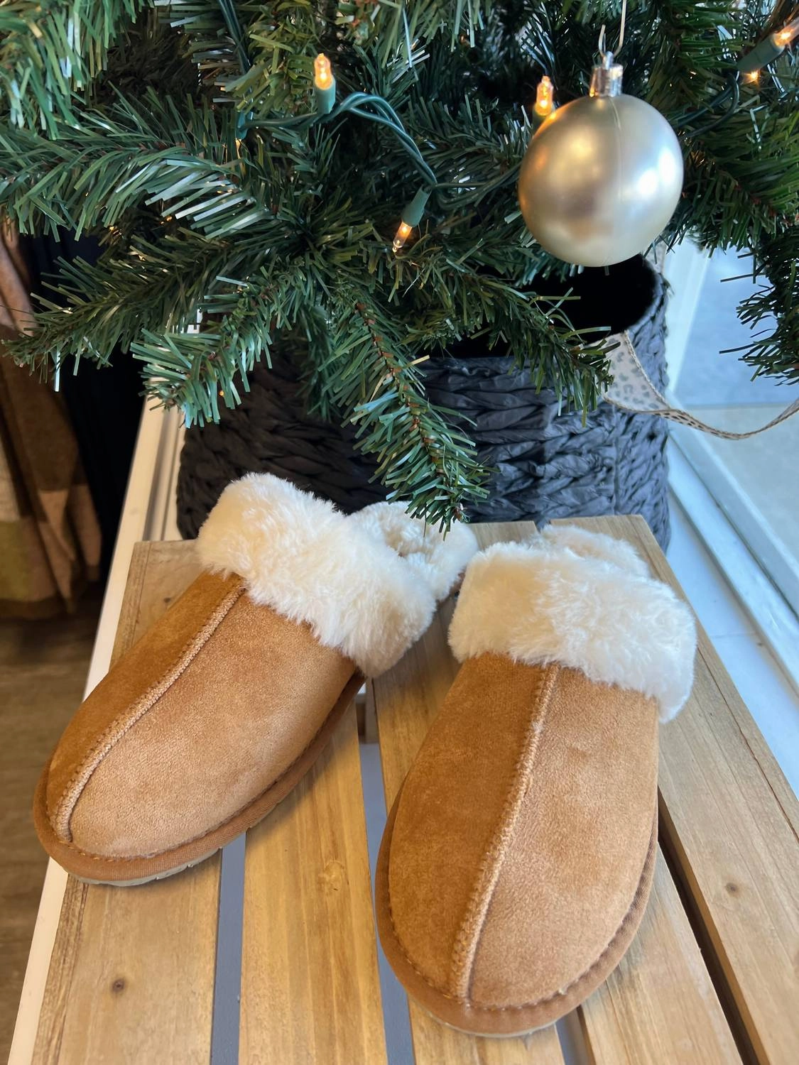 Women's Chill Soft Suede Slippers In Chestnut Light Fit