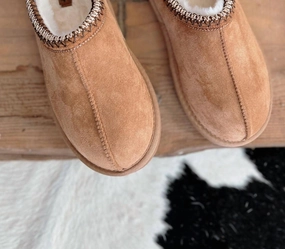 Women's Sparks Fuzzy Slippers In Brown Stable Classic Comfort