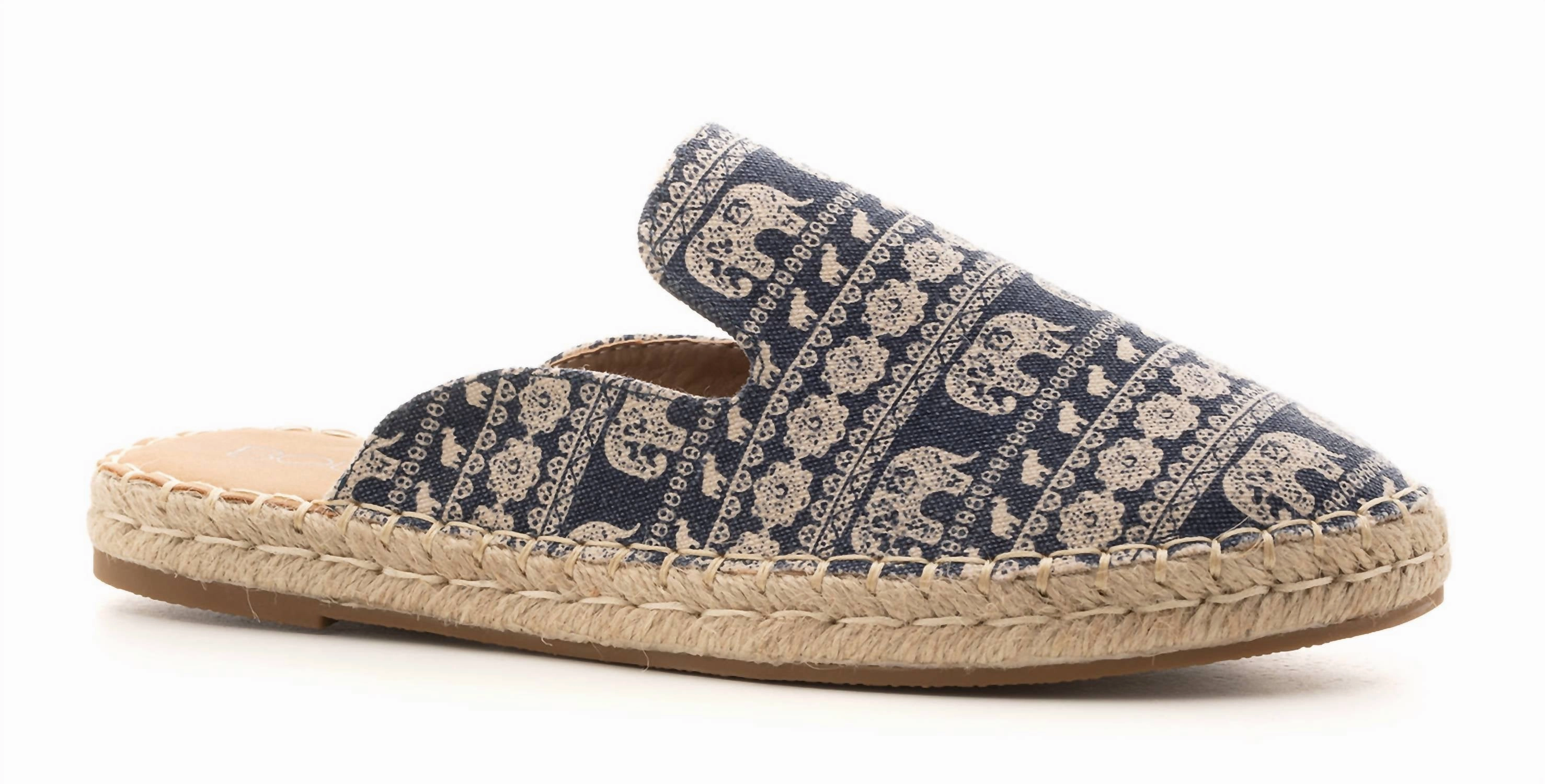 Comfort Beach Walk Women's Taffy Slip On Shoe In Elephant