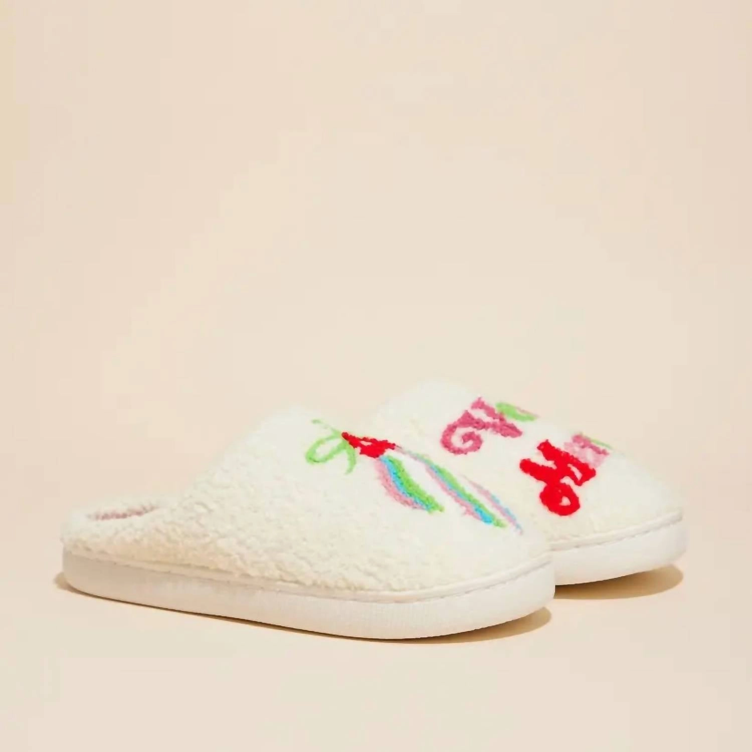 Women's Very Merry Christmas Slippers In Cream Minimalist Style QuickDry